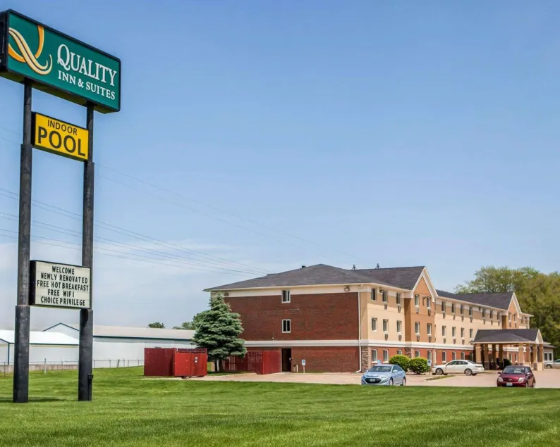 Quality Inn & Suites Davenport near I-80 - Image 1