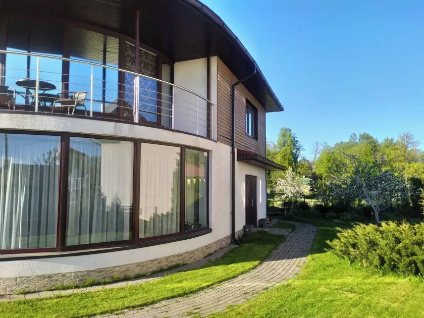 Serene 4-bedroom House Rental in Historic Rīga - Image 1
