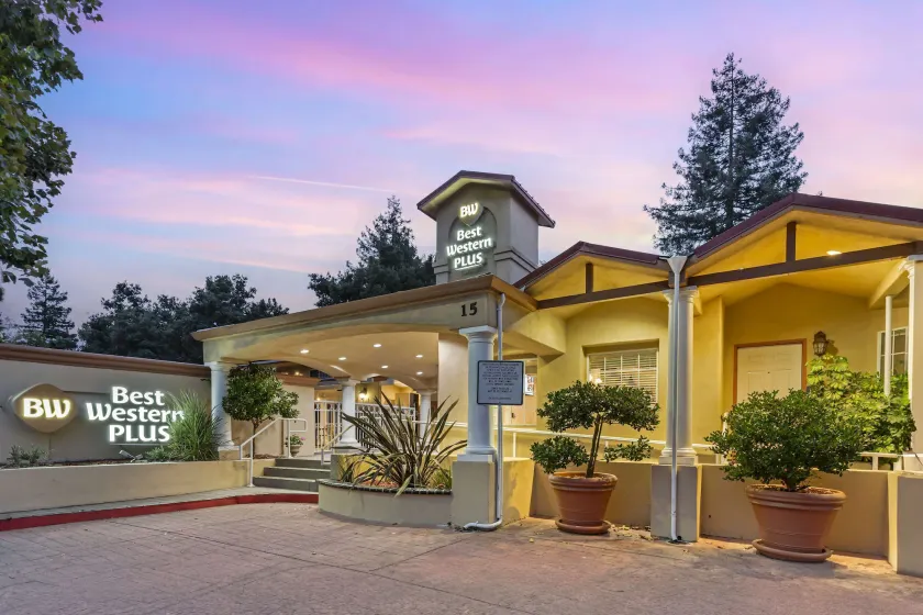 Best Western Plus Riviera - Image 1