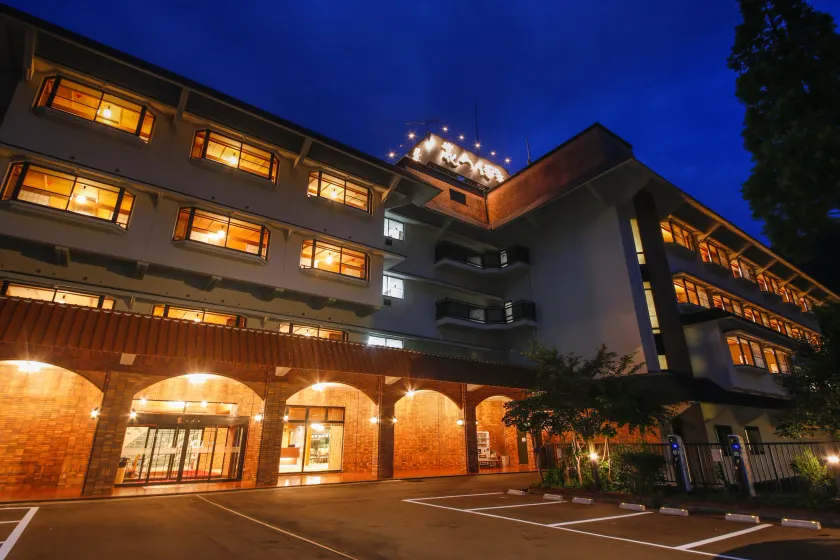Yamanaka Onsen Hanatsubaki - Image 1
