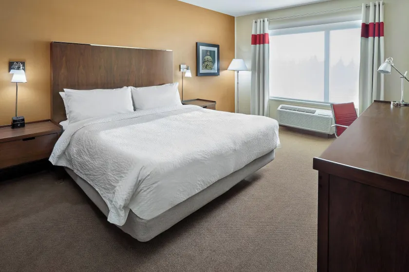 Four Points by Sheraton Edmonton West - Image 1