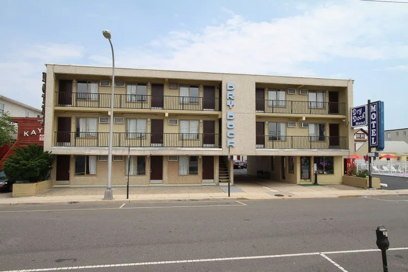 Dry Dock Motel - Image 1