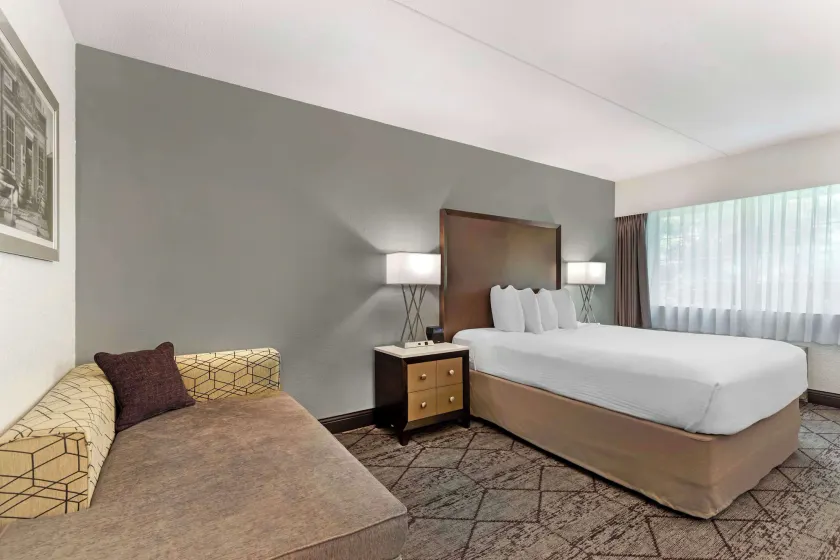 Best Western Plus Longbranch Hotel & Convention Center - Image 1