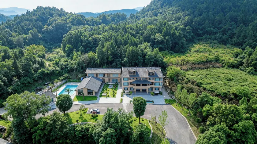 Chyanmu Hidden Village Retreat Near The Grand Canyon of Zhangjiajie and Yellow Dragon Cave With Local Culture Village Life Breakfast Quiet Wellness Escape for Urban Travelers Seeking Privacy and Peace - Image 1