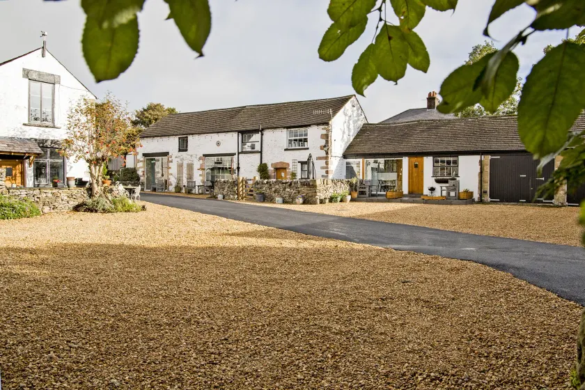 Hawthorn Farm Guest House - Image 1