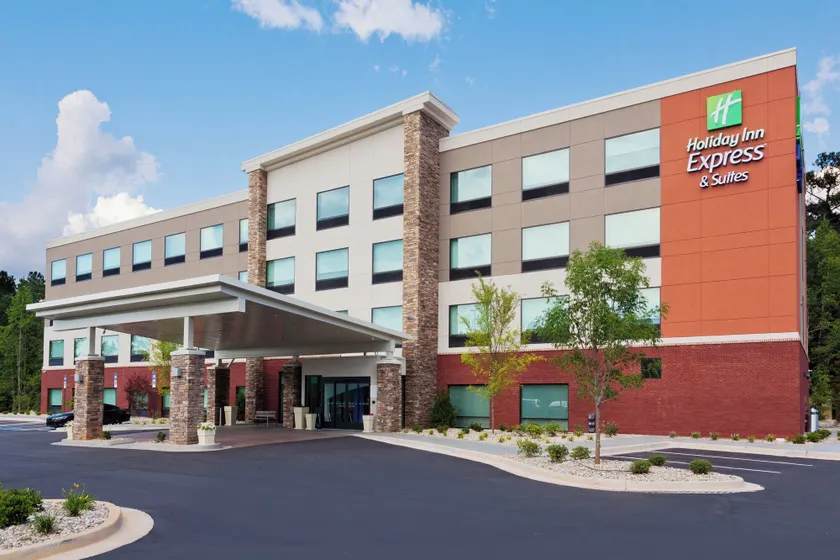 Holiday Inn Express & Suites - Fayetteville by IHG - Image 1