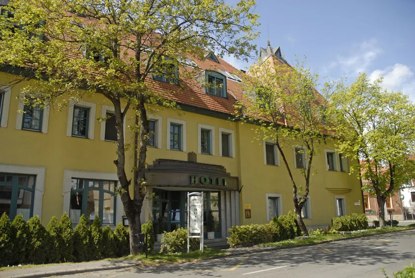 Abbázia Club Hotel Kék - Image 1