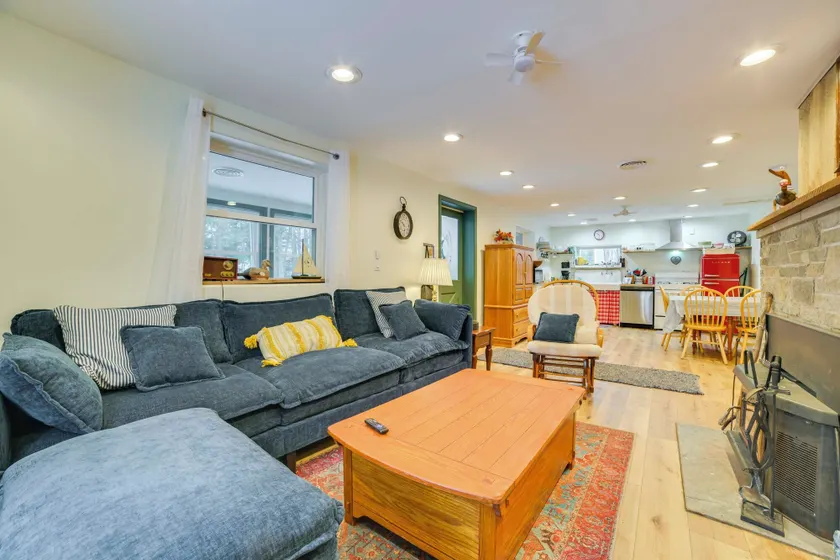 Pet Friendly Home - Walk to Mullet Lake! - Image 1