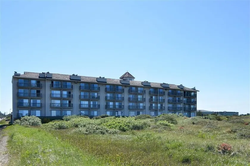 Lighthouse Suites Inn - Image 1