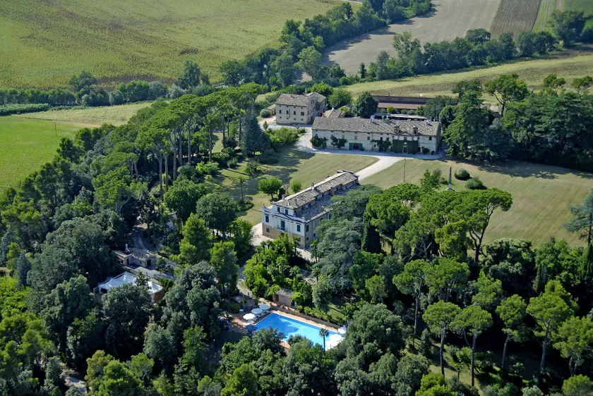 Elegante Appartamento in Villa con Piscina - Image 1