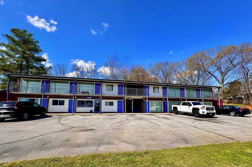 Volunteer Inn at Church Hill - Image 1