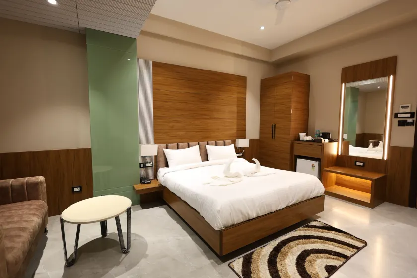 THE SRM CRYSTAL - Room