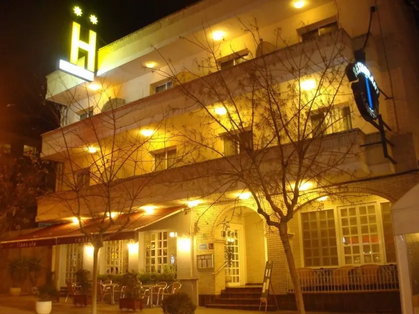 Hotel Restaurant Llansola - Image 1