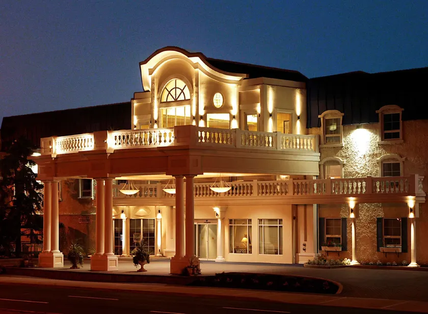 Chateau Louis Hotel & Conference Centre - Image 1