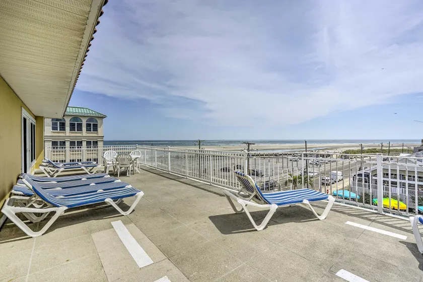 North Wildwood Condo - Beach Across Street! - Intérieur