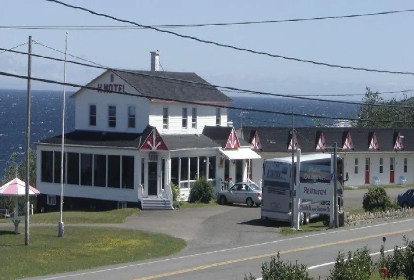 Hôtel Motel du Rocher - Image 1