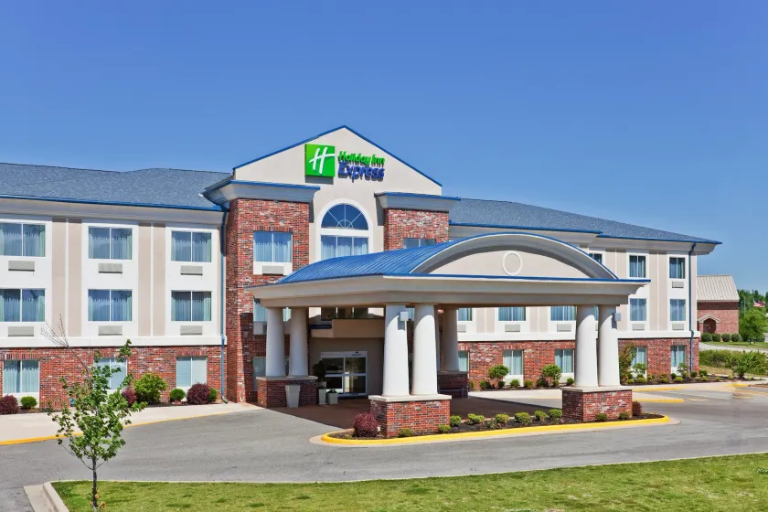 Holiday Inn Express Hotel & Suites Paragould by IHG - Image 1