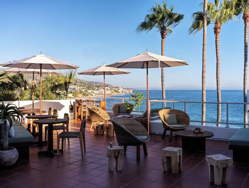 Casa Loma Beach Hotel - Image 1