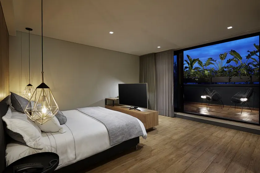 14 Urban Hotel - Image 1