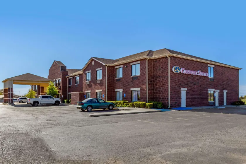 Comfort Suites Plainview - Image 1