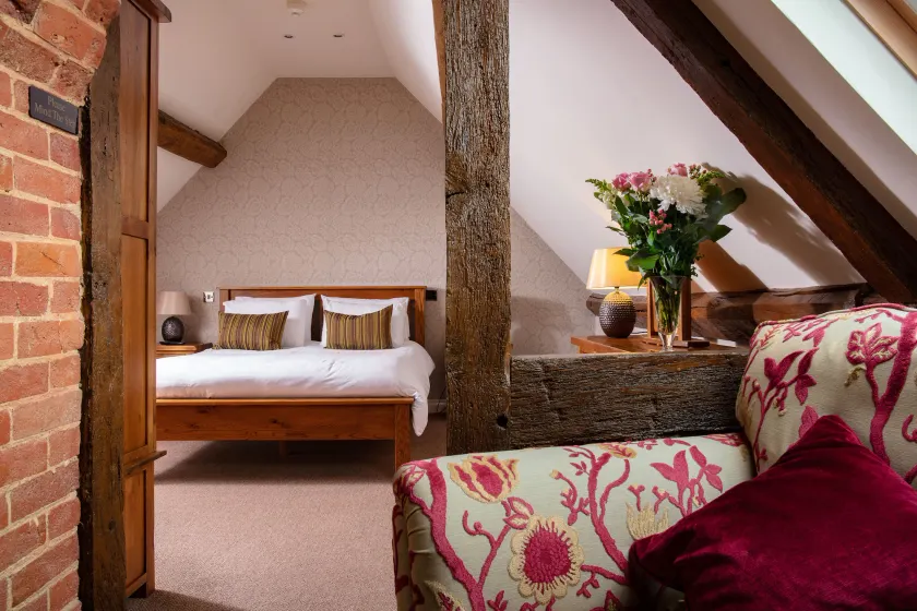 Broom Hall Inn - Image 1