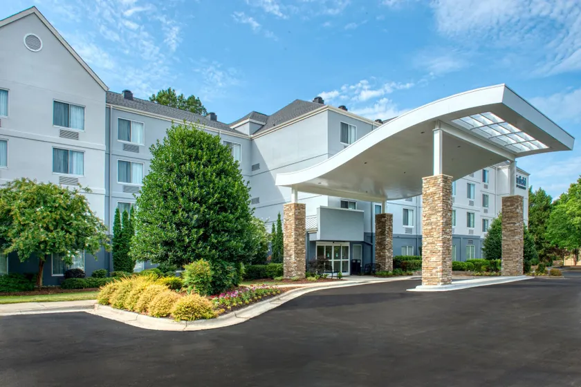 Fairfield Inn & Suites Raleigh Crabtree Valley - Image 1