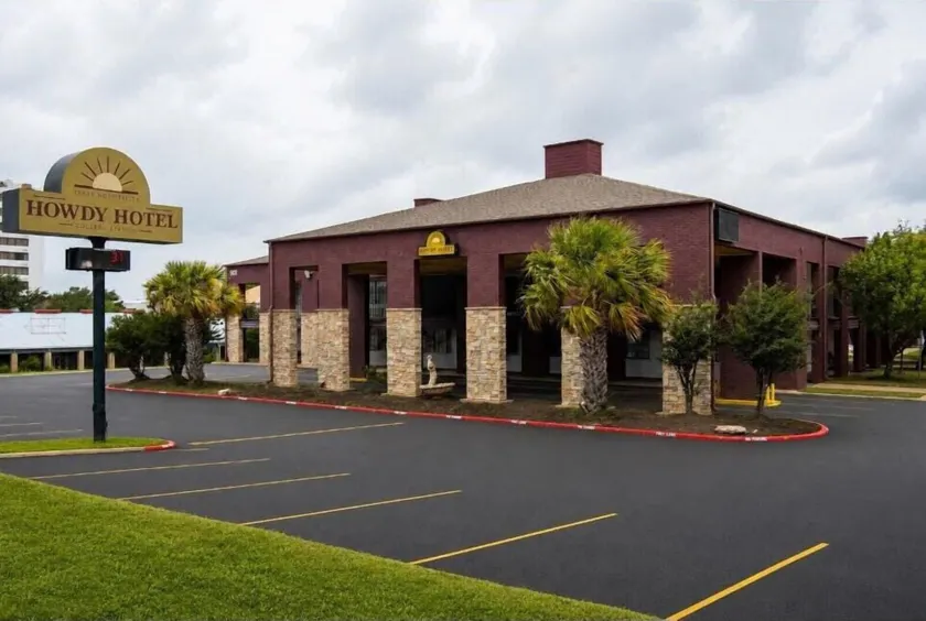 Howdy Hotel - Image 1