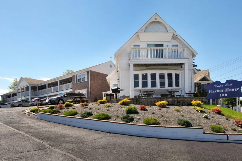Cape Cod Harbor House Inn - Image 1