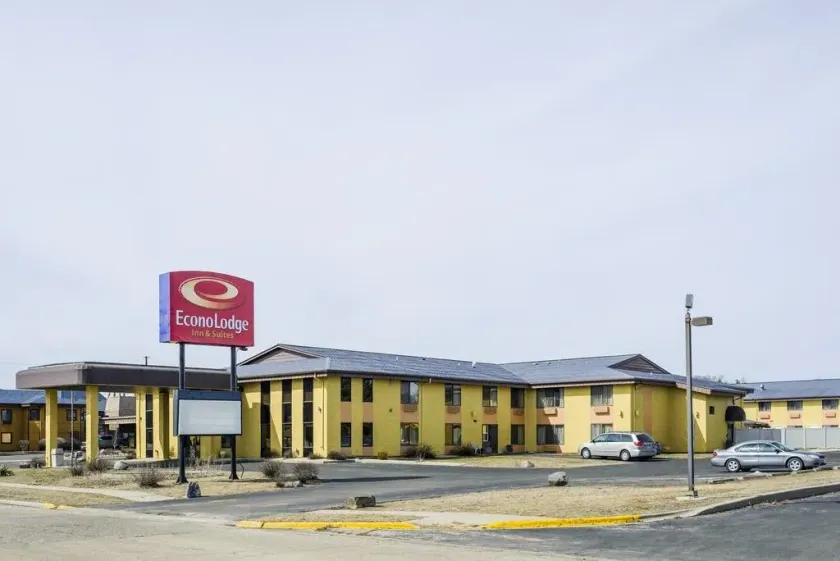 Econo Lodge Inn & Suites Wisconsin Dells - Image 1