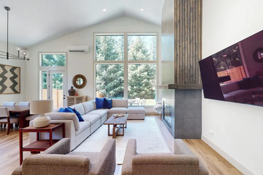 5BR Home w/ Nearby Lake, A/C & Private Backyard - Image 1