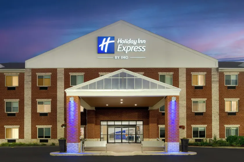 Holiday Inn Express & Suites Southfield - Detroit - Image 1