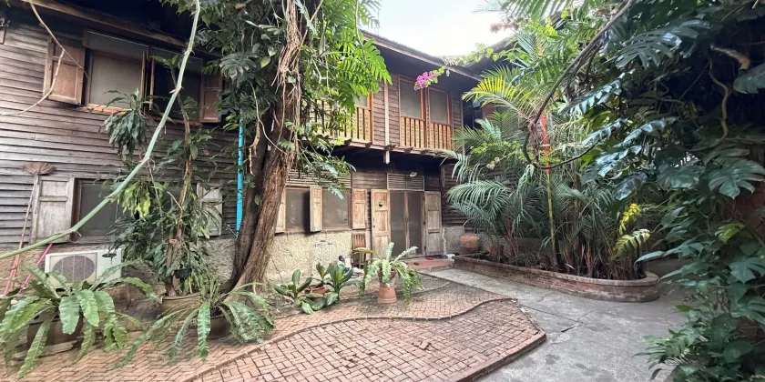 Villa Guesthouse Bangkok - Image 1