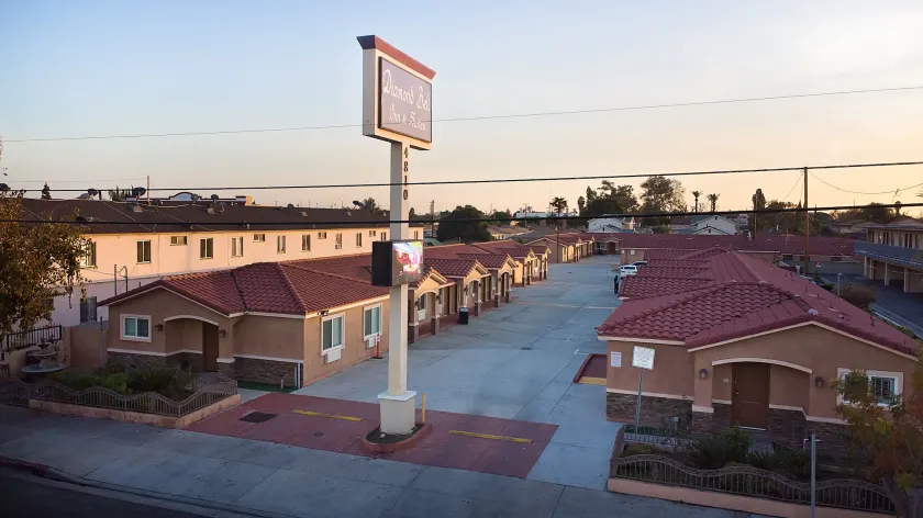 Diamond Bell Inn & Suites - Image 1