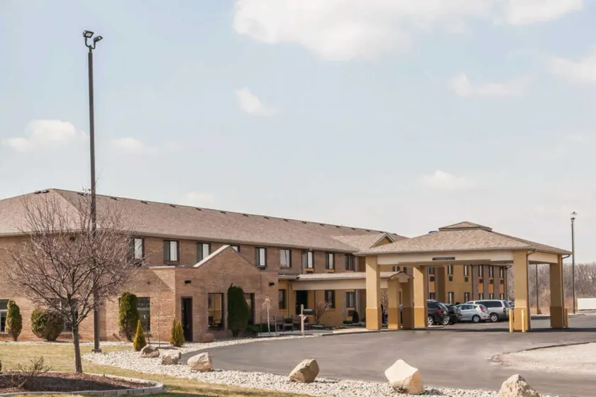 Quality Inn Defiance - Image 1