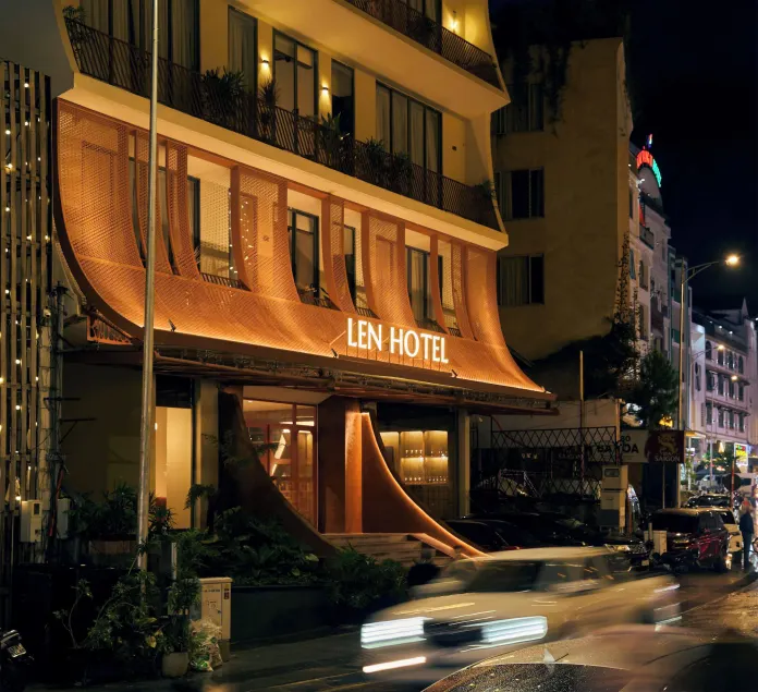 Len Hotel - Image 1