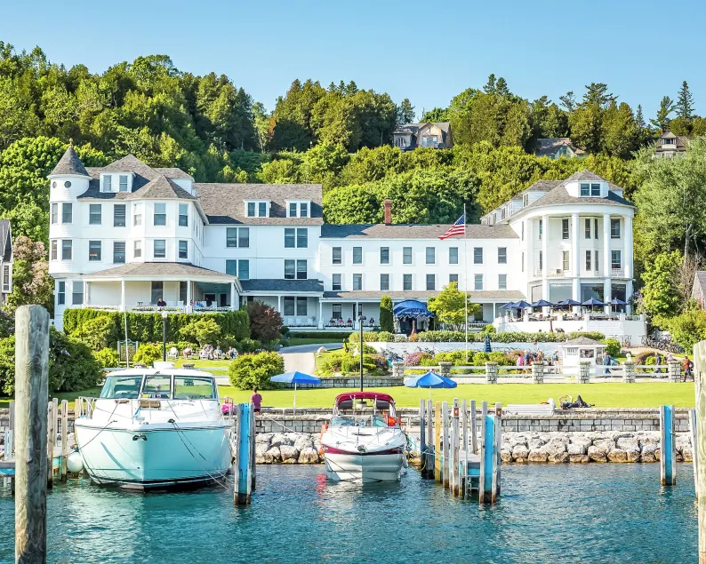 Island House Hotel - Image 1