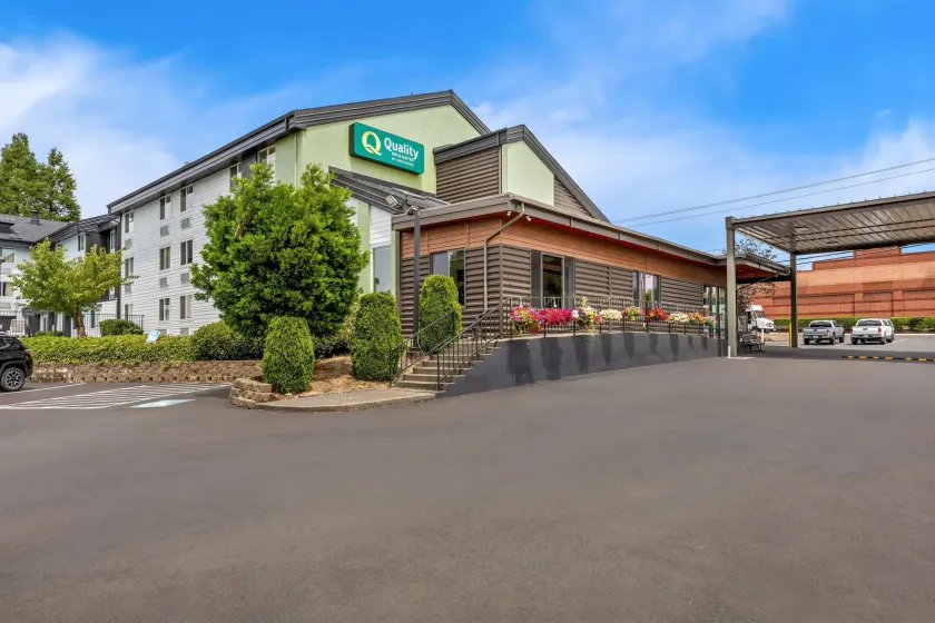 Quality Inn & Suites Clackamas - Portland - Image 1
