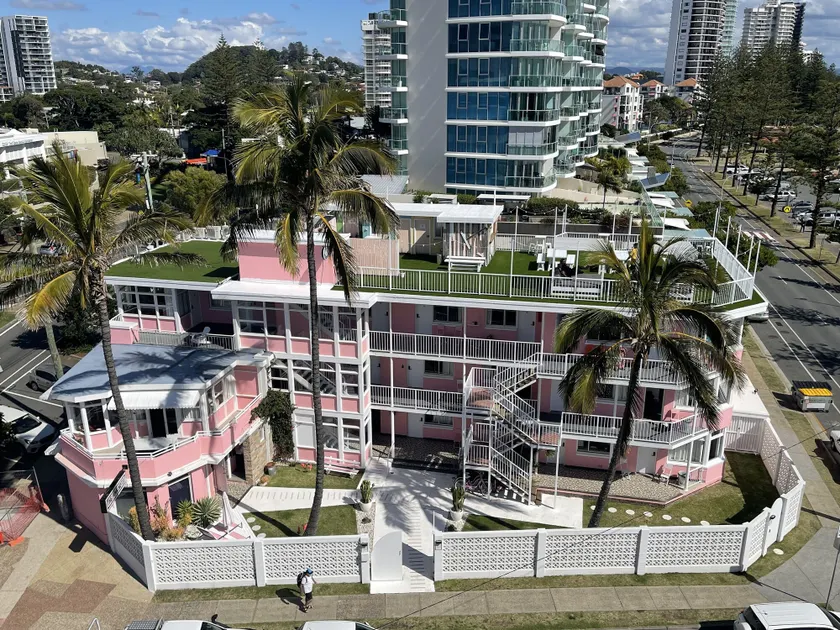 The Pink Hotel Coolangatta - Image 1