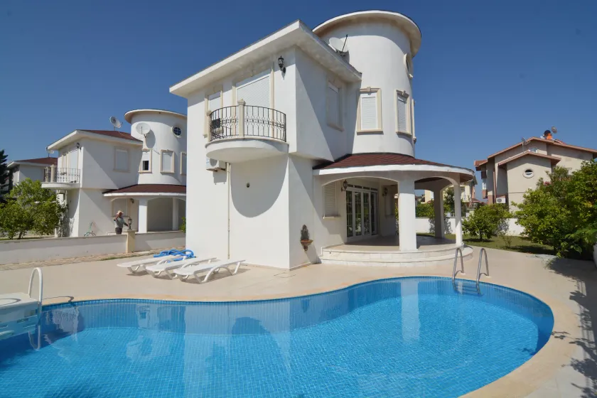 Bella Villa 7 - Image 1