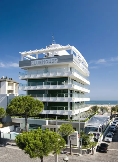 Club House Hotel - Image 1
