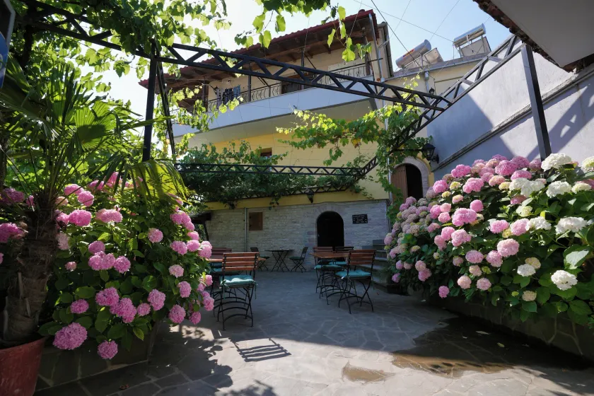 Palorto Hotel - Image 1