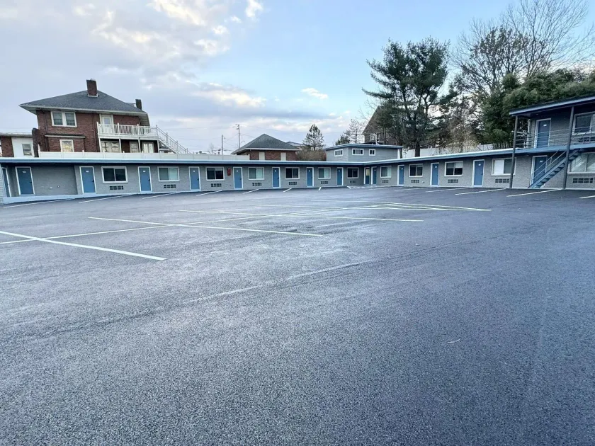 Residency Inn & Studios - Image 1