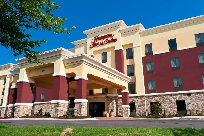 Hampton Inn & Suites Tulsa/Central - Image 1