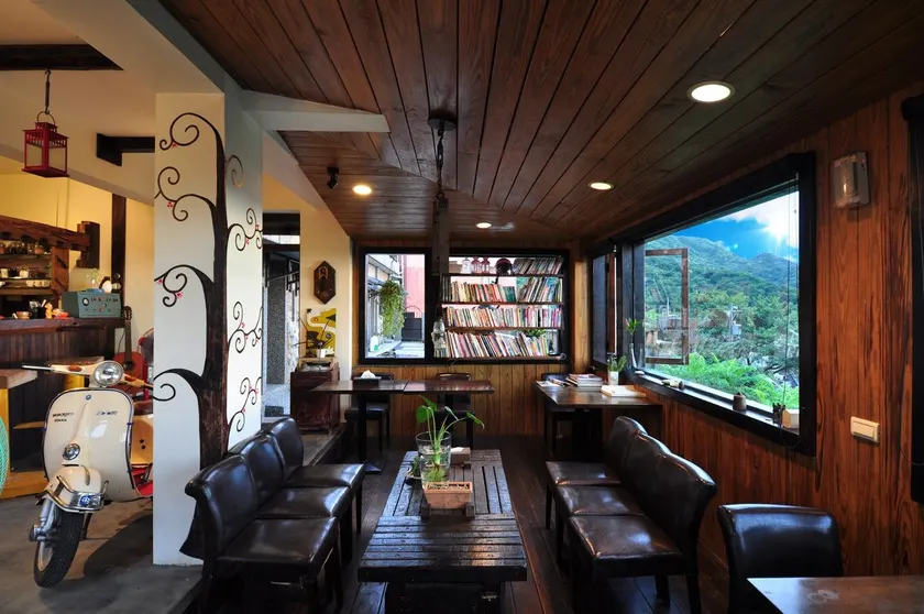 Sunny Room - Hall