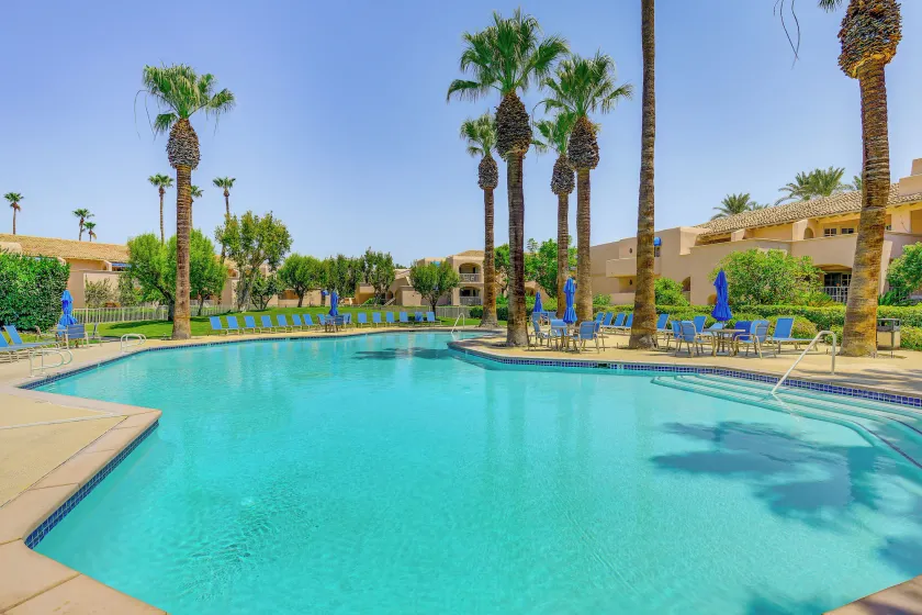 Stroll to Dtwn, Pools & Tennis: Palm Springs Condo - Image 1