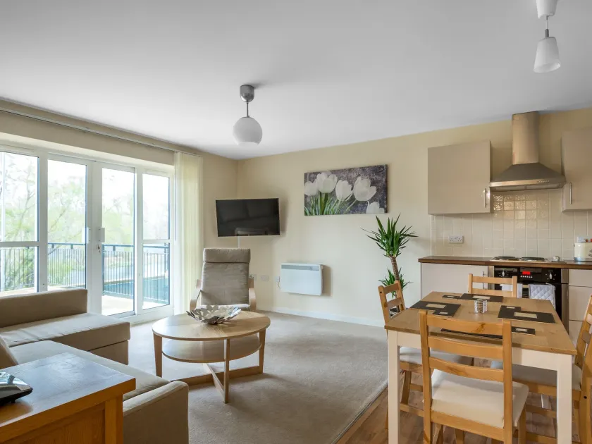Luxury 2 Bed Riverside - Image 1