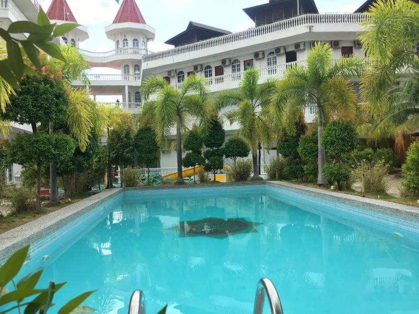 Landcons Hotel & Resort - Image 1