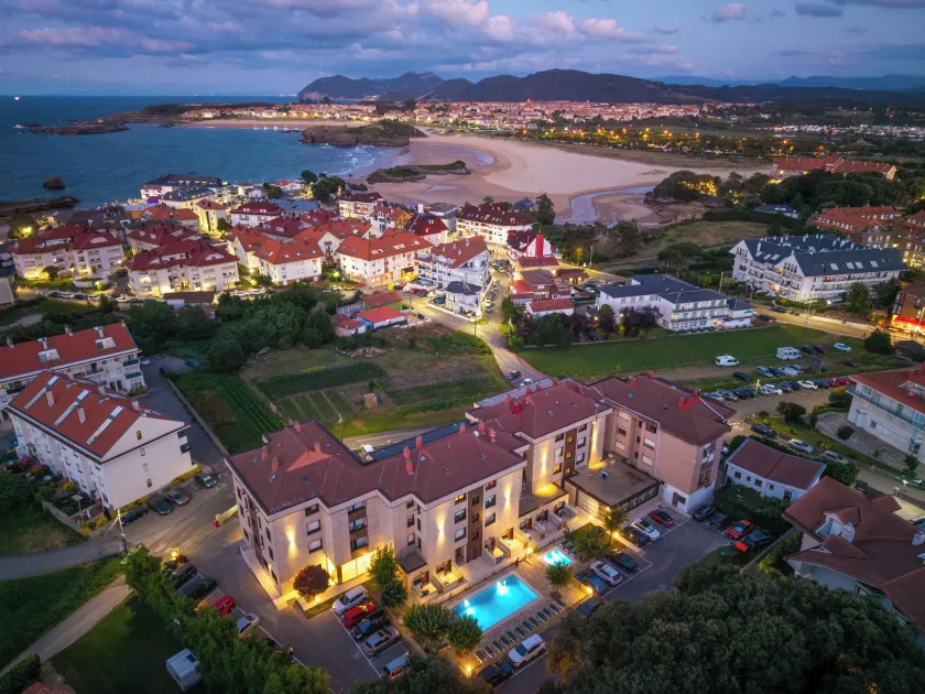 Apartamentos Los Arces - Image 1