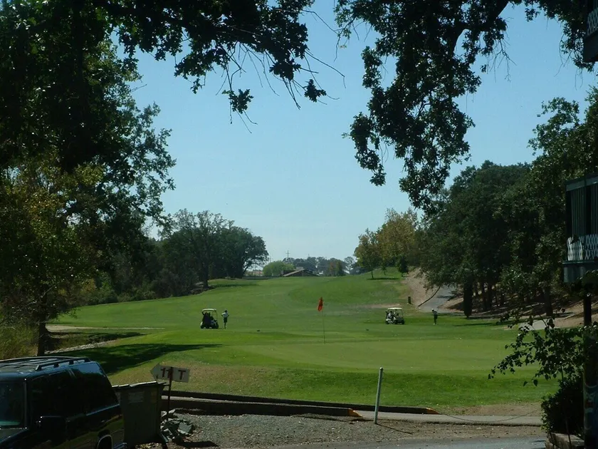 The 10th Green Inn - Image 1