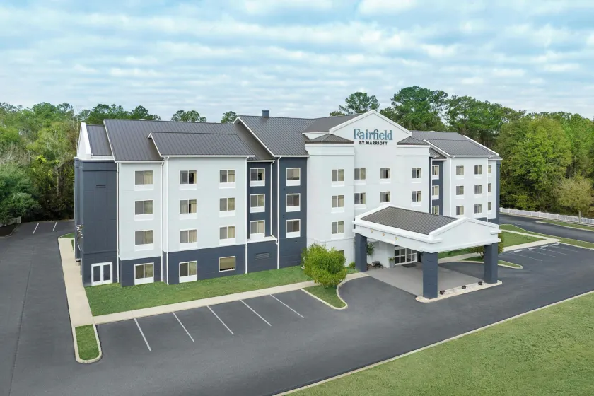 Fairfield Inn & Suites Lake City - Image 1